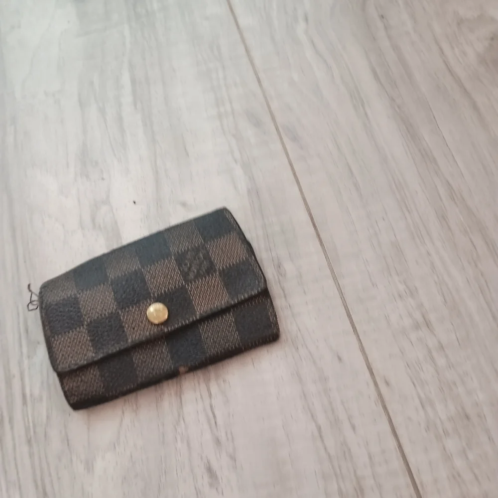 Louis vuitton 6 ring key holder damier ebene Authentic